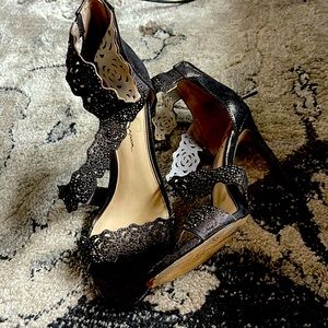 Slight worn Beautiful Bronze heels size 8